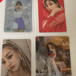 photo card set. ( ¥555 )