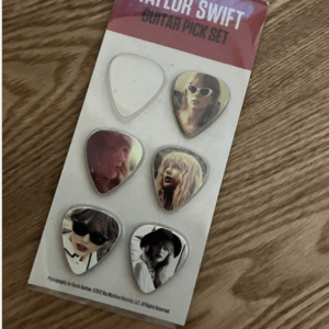 62441 Taylor Swift Red Tour Guitar Pick Set