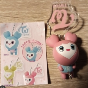 63748 TWICE LOVELY pinch and connect mascot Mobley