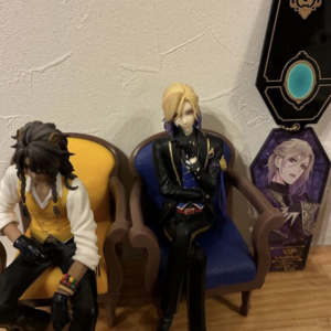 64110 Set de 2 figuras de Twisted Wonderland