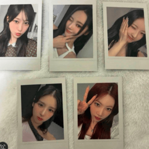 66707 ARTMS LOONA 8/17 Apple Music in-person bonus trading card set