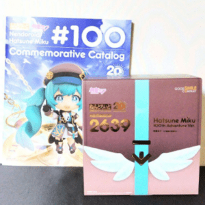 72797 Nendoroid Hatsune Miku: 100th Adventure Ver.