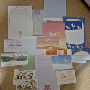 74322 1970s Retro Stationery and Envelope Set (Individual Items)