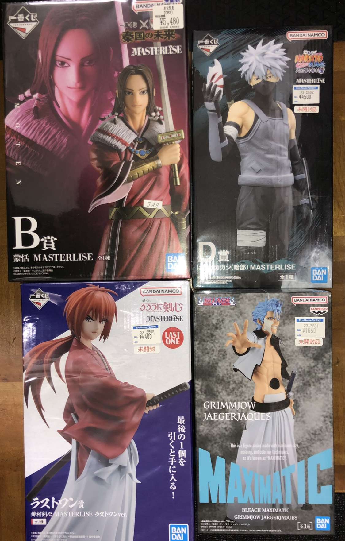 Screenshot - Articulos Japan (post Box Japan) Four boxed anime action figures from Bandai Namco Masterlise displayed on a surface; two large boxes on top show male characters in dramatic poses, while two smaller boxes below feature other characters with swords and dynamic outfits. Articulos Japan (Post Box Japan)