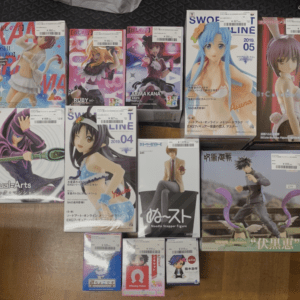 Ver Fotos Recientes 53 - Articulos Japan (post Box Japan) Collection of boxed anime figureies displayed on a wooden floor, with colorful artwork and various character poses. Articulos Japan (Post Box Japan)