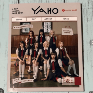 77182 UNIS Korea Lotte Mart FREE booklet with detachable trading cards