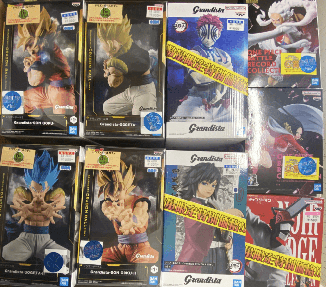 Ver Fotos Recientes 3 - Articulos Japan (post Box Japan) Shelf of Dragon Ball Grandista action figure boxes with Goku in different poses on display Articulos Japan (Post Box Japan)