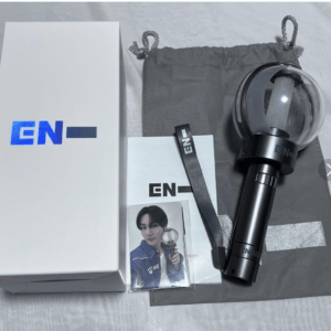 Boxed EN flashlight kit with a black handheld torch, clear lens head, gray pouch, strap, manuals, and a photo card beside the box.