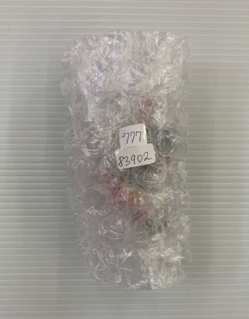 Img_2041 - Articulos Japan (post Box Japan) Object wrapped in bubble wrap with two white labels showing numbers 777 and 83902. Articulos Japan (Post Box Japan)