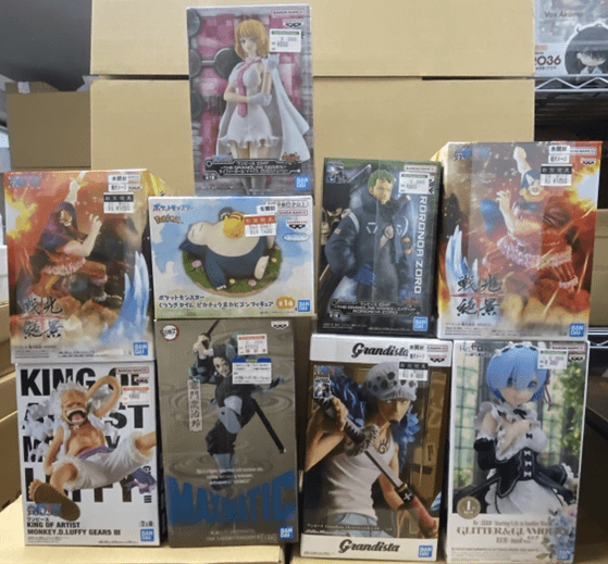 Ver Fotos Recientes 7 - Articulos Japan (post Box Japan) Assorted anime figure boxes stacked on a shelf, showing colorful character poses and packaging art. Articulos Japan (Post Box Japan)