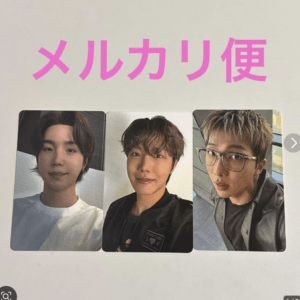 Promotional image with pink Japanese text 'メルカリ便' above three male selfies side by side (informative).
