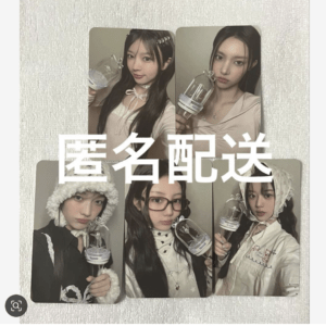 Collage of five young women each holding a small glass lantern, with large Chinese text 匿名配送 overlaid in white.