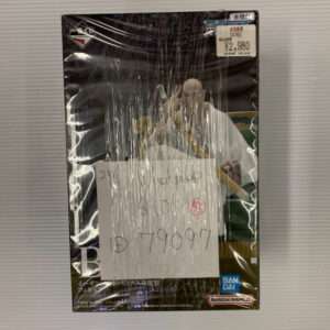 Plastic-wrapped boxed anime figure in white robes holding a staff, with price tag ¥2,980 and Bandai Namco logo.