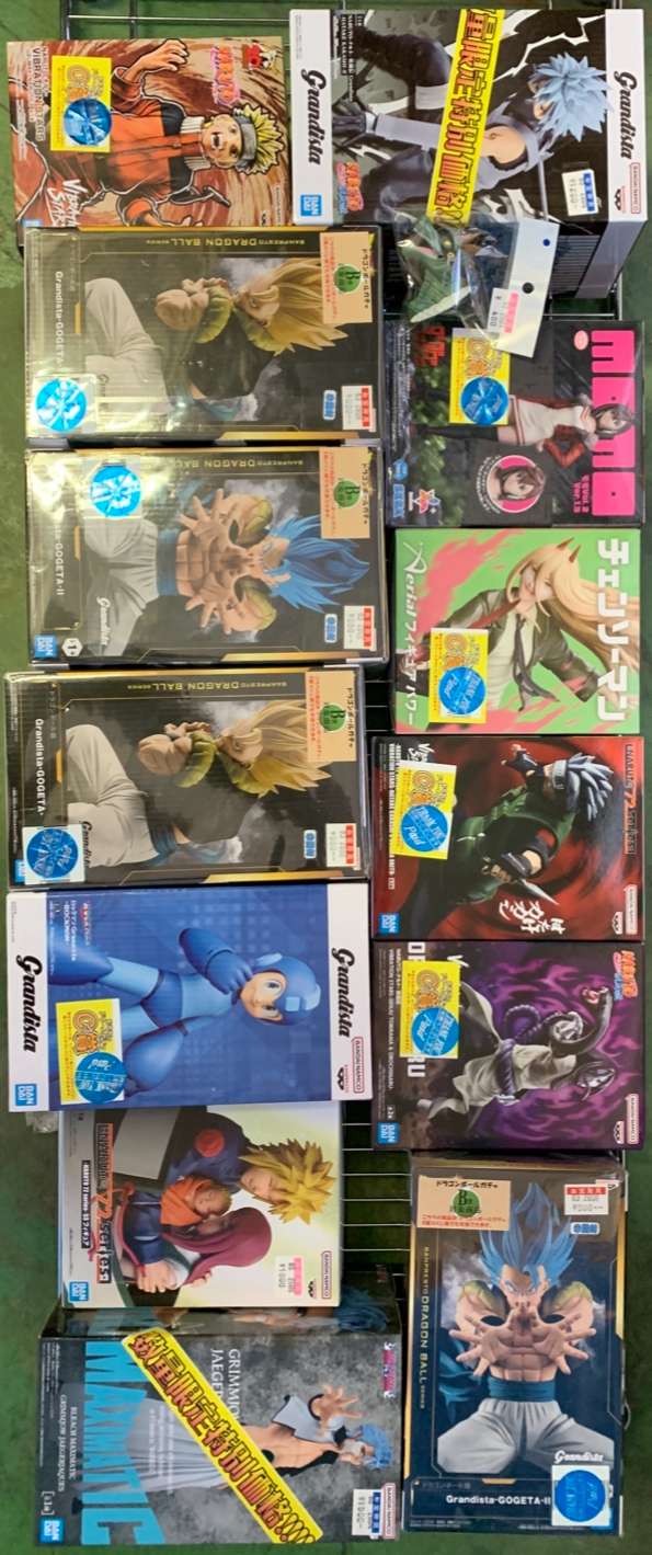 Img_2750 - Articulos Japan (post Box Japan) A grid of Dragon Ball Grandista action figure boxes arranged on a green surface, featuring characters like Goku and Vegeta in colorful packaging. Articulos Japan (Post Box Japan)