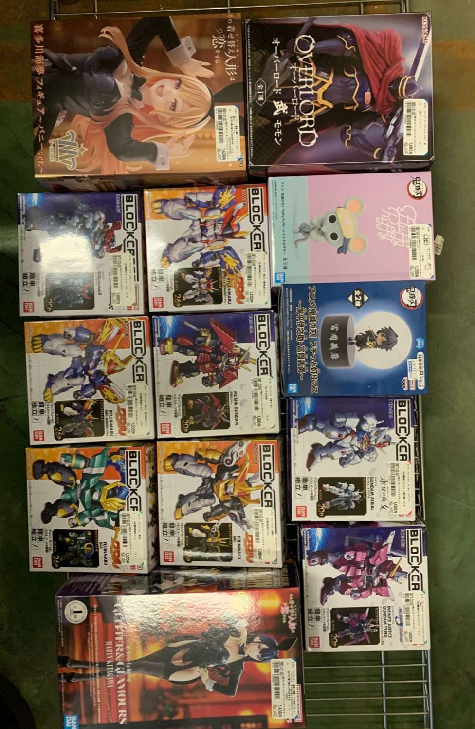 Img_2949 - Articulos Japan (post Box Japan) Shelf of boxed anime action figures and model kits in a grid, showing colorful character art on each box. Articulos Japan (Post Box Japan)