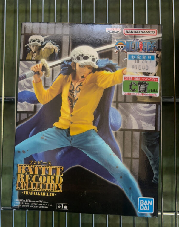 Img_e0707 - Articulos Japan (post Box Japan) One Piece Battle Record Collection figure box featuring Trafalgar Law in a yellow jacket and blue pants, wielding a sword in a dynamic pose. Articulos Japan (Post Box Japan)