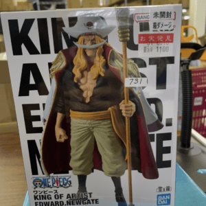 Boxed One Piece King of Artist figure of Edward Newgate (Whitebeard) standing with cape and staff on display box inside store.