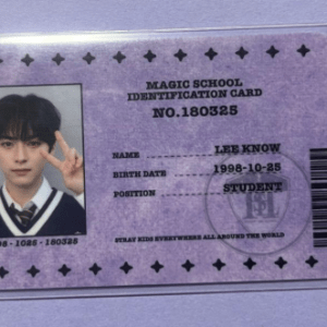 Front of a purple Magic School ID card with a portrait of a young man making a peace sign, labeled Lee Know, birth date 1998-10-25, position: Student.  Articulos Japan (Post Box Japan)