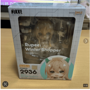 93262　Nendoroid NIKKE: Rupee - Compradora de invierno (2936)