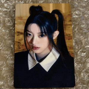 96414 | ILLIT Minju "Bomb" Photocard (HMV Exclusive)