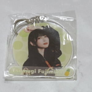 100611 Quubi Acrylic Keychain – Tsumugi Fujimiya