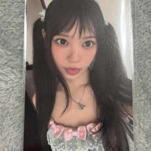 102937 ILLIT "BREAK EVEN" (GLLIT Ver.) - Moka - Included Trading Card
